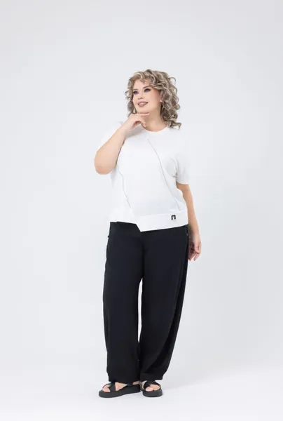 Футболка белая с акцентом SOFILENA